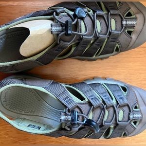 Men’s 10.5 KEEN camo/Olive Drab Newport H2 water sandals